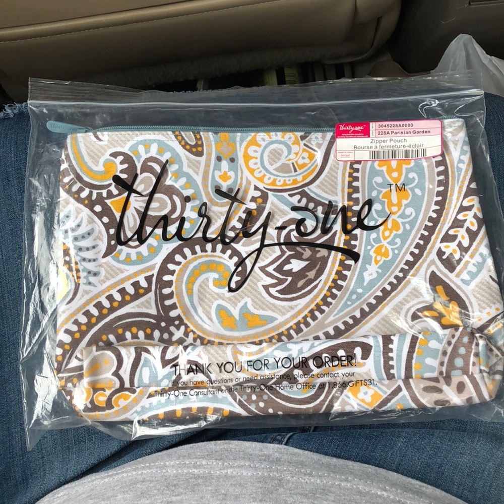 Thirty one zipper pouch